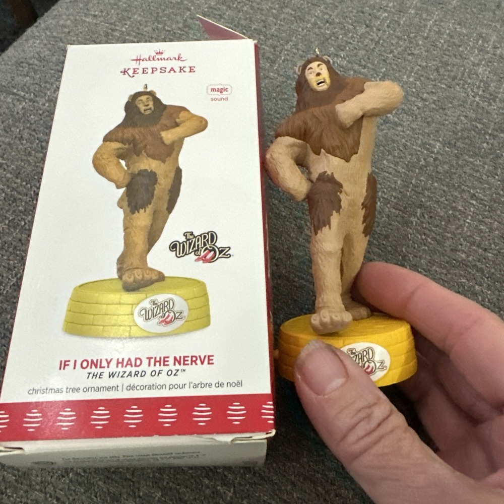 2017 HallmarkThe Wizard of Oz  Lion "If I Only Had the Nerve" Ornament